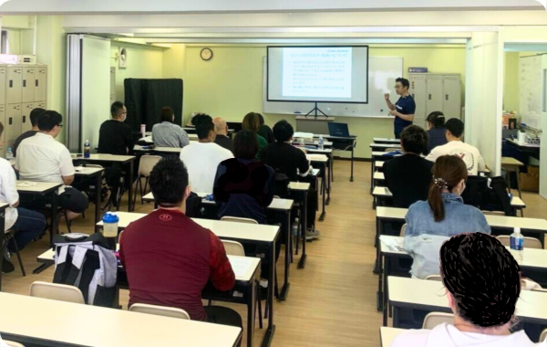 アカデミー社長座学セミナー風景