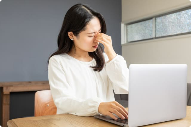 眼精疲労の女性 - 銀座リリース整体院