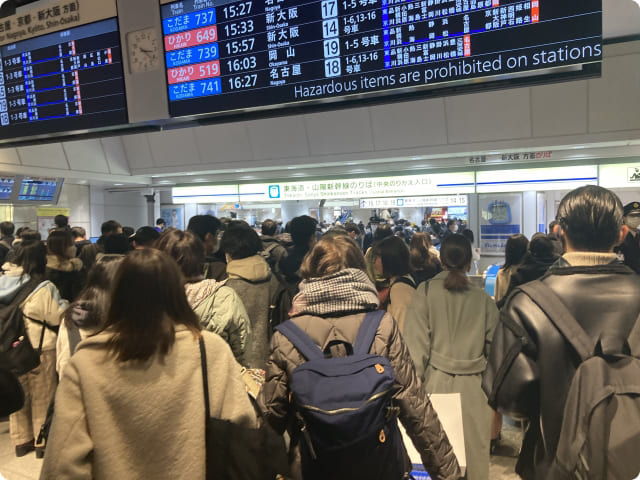 東京駅で新幹線で帰省する人 - 銀座リリース整体院