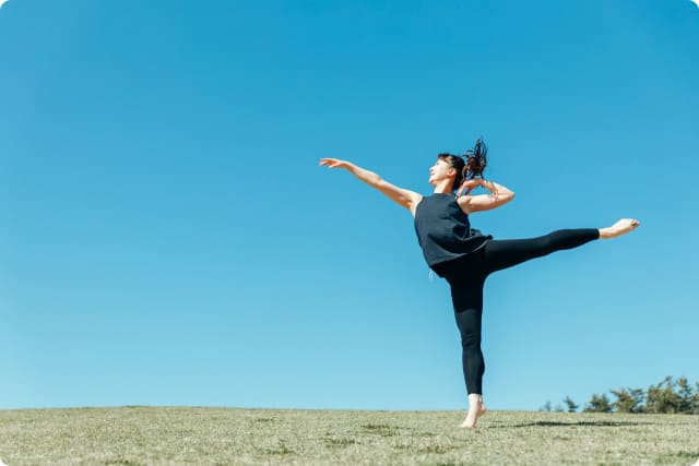 踊る身体の軸と可動域をイメージした写真 - 銀座リリース整体院
